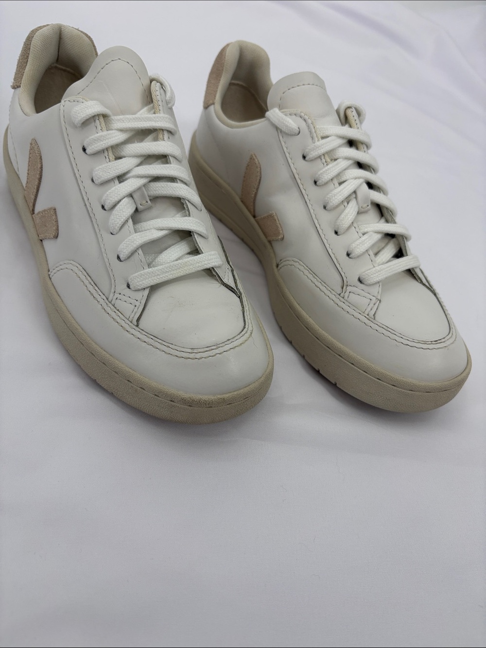 VEJA V-12 Leather Extra White Sable Sneakers Women’s Size 7 EU 38